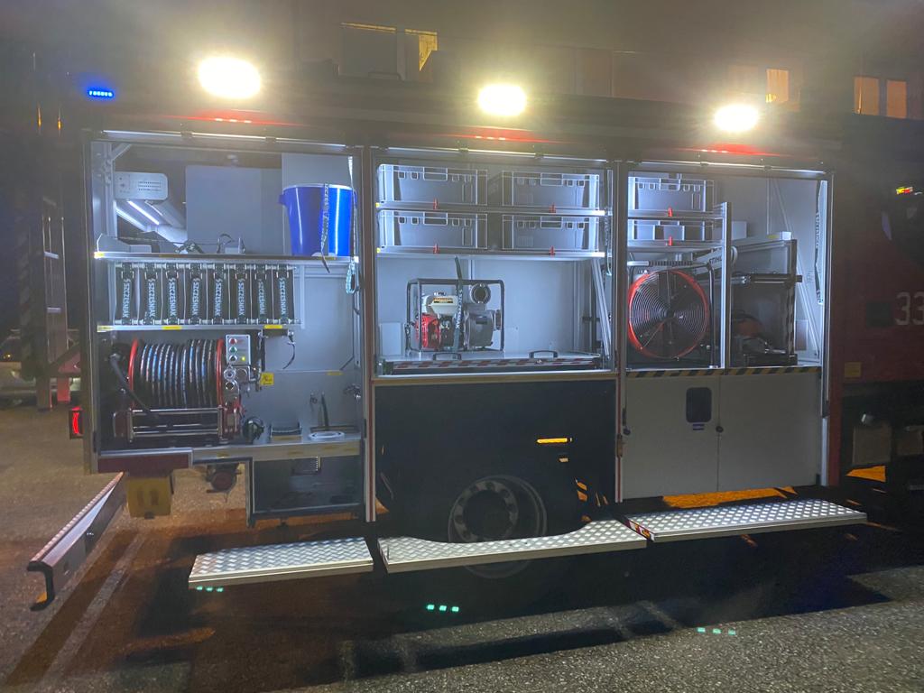 Prezentacja wnętrza samochodu strażackiego